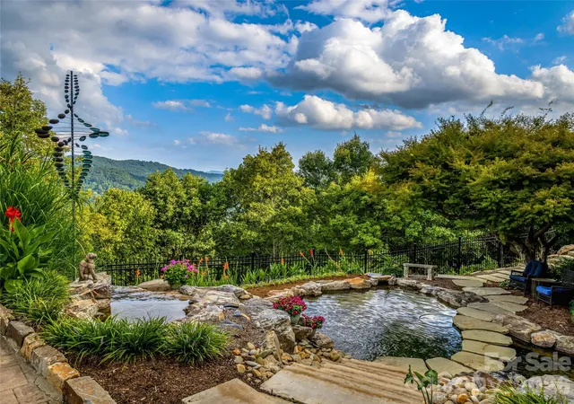 Photo 3 of Single family home for sale at 10 Beaverbrook Ct, Asheville, NC 28804 | MLS# 4421624 | Listing updated on 2026-09-05