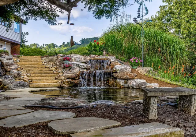 Photo 4 of Single family home for sale at 10 Beaverbrook Ct, Asheville, NC 28804 | MLS# 4421624 | Listing updated on 2026-09-05