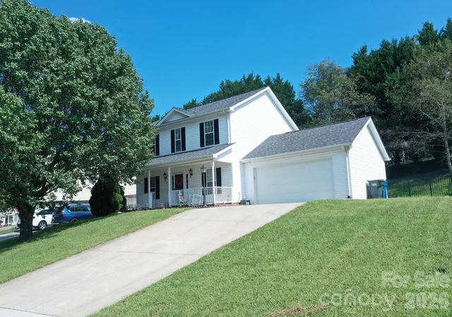 Photo 1 of Single family home for sale at 236 17th Avenue Se, Hickory, NC 28602 | MLS# 4421627 | Listing updated on 2026-10-04