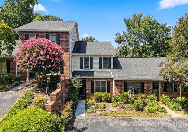 Photo 2 of Townhouse for sale at 921 21st Avenue Ne, Hickory, NC 28601 | MLS# 4421628 | Listing updated on 2026-09-06