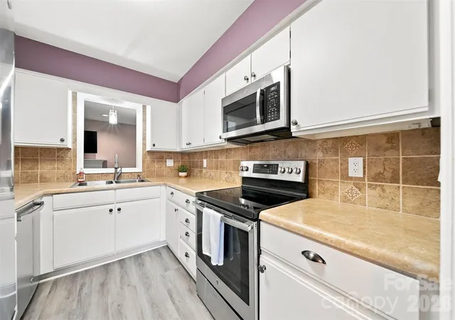 Photo 4 of Townhouse for sale at 921 21st Avenue NE, Hickory, NC 28601 | MLS# 4421628 | Listing updated on 2026-09-20