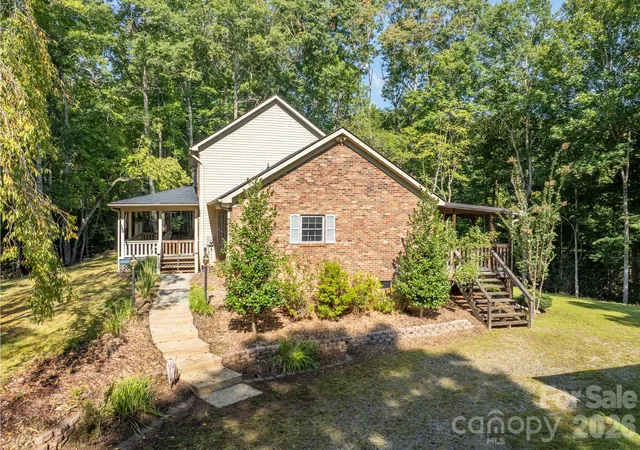 Photo 3 of Single family home for sale at 1886 Tanasee Gap Rd, Balsam Grove, NC 28708 | MLS# 4421630 | Listing updated on 2026-10-17