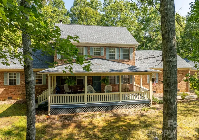 Photo 3 of Single family home for sale at 1886 Tanasee Gap Rd, Balsam Grove, NC 28708 | MLS# 4421630 | Listing updated on 2026-10-17