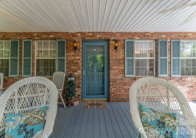 Photo 4 of Single family home for sale at 1886 Tanasee Gap Rd, Balsam Grove, NC 28708 | MLS# 4421630 | Listing updated on 2026-10-17