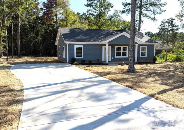 Photo 1 of Single family home for sale at 1613 N Sutherland Ave, Monroe, NC 28110 | MLS# 4421645 | Listing updated on 2026-09-27