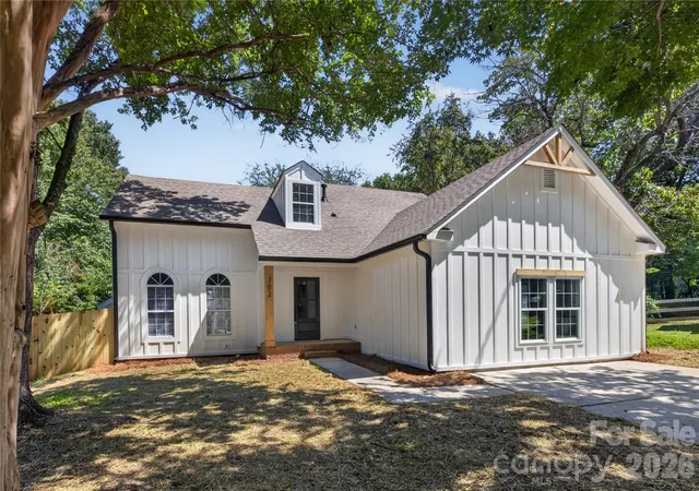Single family home for sale at 702 Foxborough Rd, Charlotte, NC 28213 | MLS# 4421648