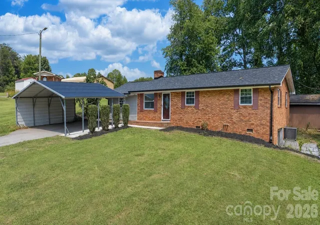 Photo 1 of Single family home for sale at 2823 39th Avenue Ne, Hickory, NC 28601 | MLS# 4421655 | Listing updated on 2026-09-05