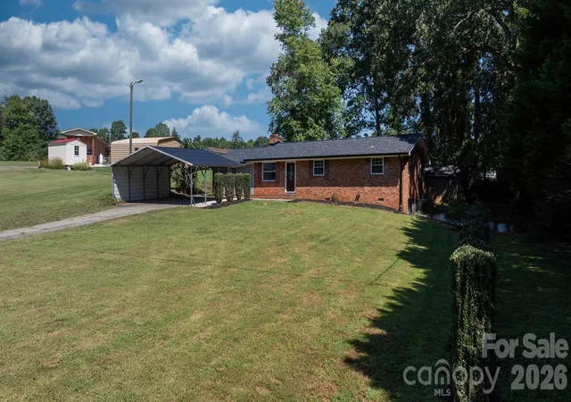 Photo 2 of Single family home for sale at 2823 39th Avenue Ne, Hickory, NC 28601 | MLS# 4421655 | Listing updated on 2026-09-05