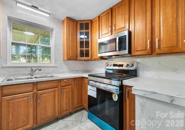 Photo 3 of Single family home for sale at 2823 39th Avenue NE, Hickory, NC 28601 | MLS# 4421655 | Listing updated on 2026-09-16
