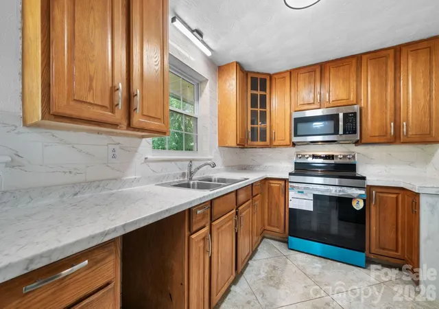 Photo 4 of Single family home for sale at 2823 39th Avenue NE, Hickory, NC 28601 | MLS# 4421655 | Listing updated on 2026-09-16