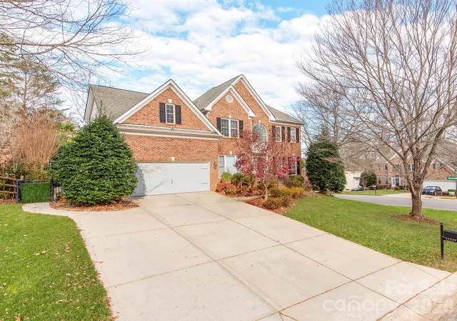 Photo 3 of Single family home for sale at 12323 Braeloch Ct, Huntersville, NC 28078 | MLS# 4421656 | Listing updated on 2026-09-21