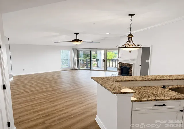 Listing Photo 4 - Condo for sale in building located at 17811 Half Moon Ln, Cornelius, NC 28031 - Unit #L