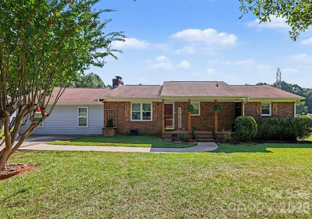 Photo 2 of Single family home for sale at 1574 Elderwood Rd, Rock Hill, SC 29732 | MLS# 4421682 | Listing updated on 2026-09-05