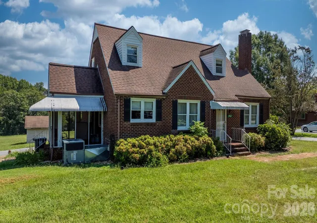 Photo 3 of Single family home for sale at 3962 Startown Rd, Newton, NC 28658 | MLS# 4421689 | Listing updated on 2026-09-06