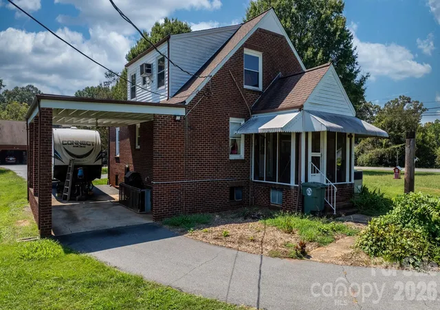 Photo 4 of Single family home for sale at 3962 Startown Rd, Newton, NC 28658 | MLS# 4421689 | Listing updated on 2026-09-06