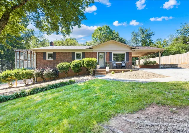 Photo 2 of Single family home for sale at 184 Hillsdale Ln, Taylorsville, NC 28681 | MLS# 4421692 | Listing updated on 2026-10-01