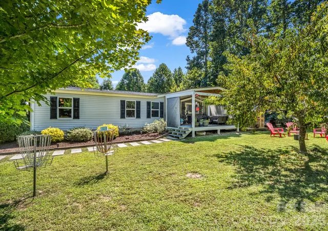 Photo 2 of Single family home for sale at 14 Old Possum Holler Rd, Hendersonville, NC 28739 | MLS# 4421705 | Listing updated on 2026-09-27