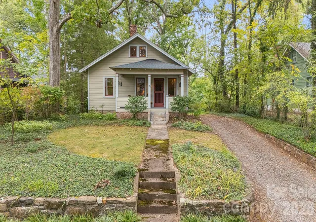Photo 2 of Sale Pending at 15 Rosewood Ave, Asheville, NC 28801 | MLS# 4421709 | Listing updated on 2026-10-04