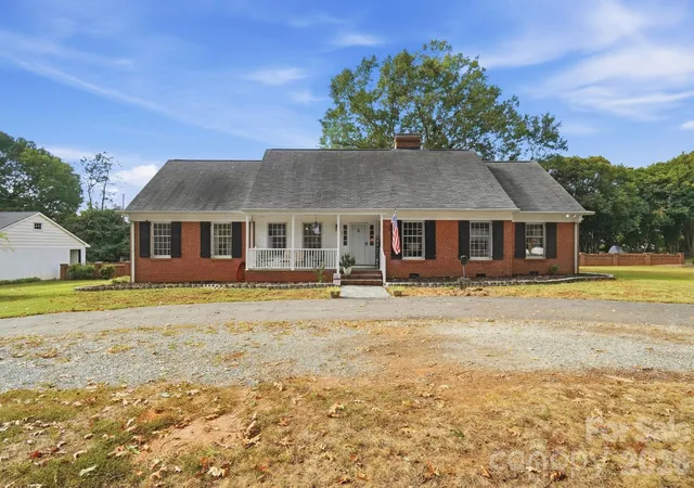 Photo 2 of Single family home for sale at 3031 Gardner Park Dr, Gastonia, NC 28054 | MLS# 4421714 | Listing updated on 2026-09-26