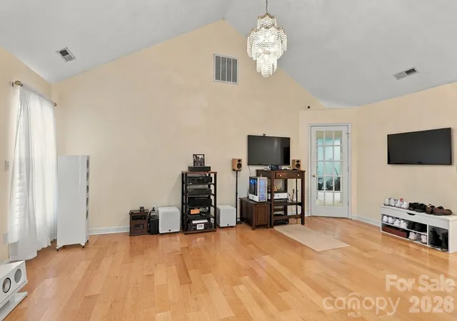 Photo 3 of Single family home for sale at 7917 Pebbleridge Dr, Charlotte, NC 28212 | MLS# 4421717 | Listing updated on 2026-10-25