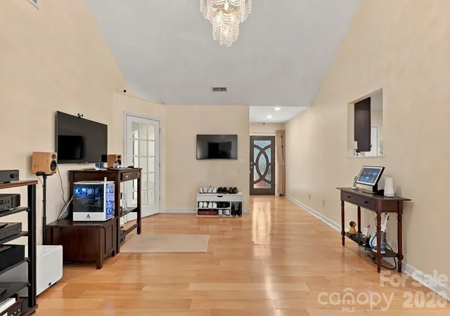 Photo 4 of Single family home for sale at 7917 Pebbleridge Dr, Charlotte, NC 28212 | MLS# 4421717 | Listing updated on 2026-10-25