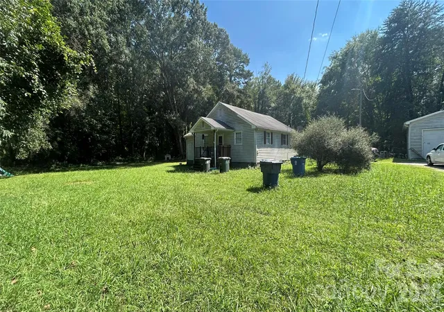 Photo 2 of Single family home for sale at 1105 Davis St, Salisbury, NC 28146 | MLS# 4421718 | Listing updated on 2026-09-05