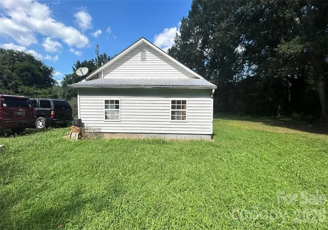 Photo 3 of Single family home for sale at 1105 Davis St, Salisbury, NC 28146 | MLS# 4421718 | Listing updated on 2026-09-05