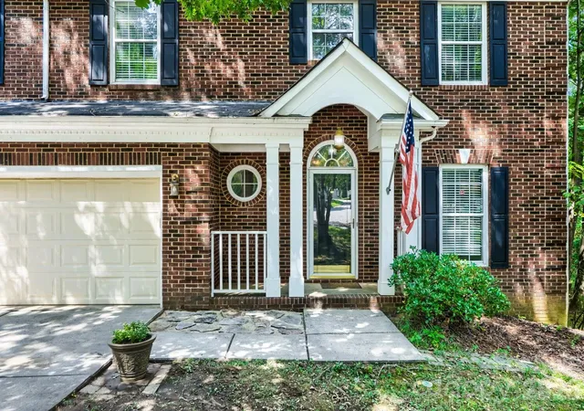 Photo 3 of Single family home for sale at 4736 Kirkgard Trl, Charlotte, NC 28269 | MLS# 4421731 | Listing updated on 2026-10-04