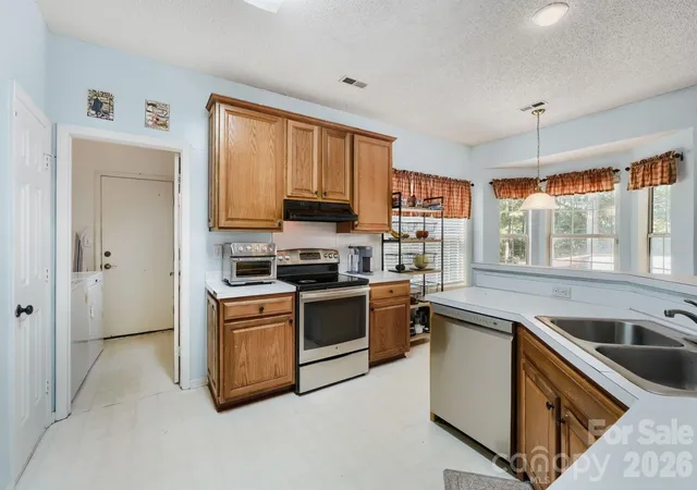 Photo 4 of Single family home for sale at 4736 Kirkgard Trl, Charlotte, NC 28269 | MLS# 4421731 | Listing updated on 2026-10-23