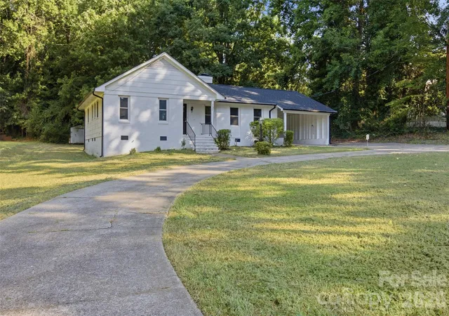 Photo 1 of Single family home for sale at 737 Lakeview Dr, Henderson, NC 27536 | MLS# 4421733 | Listing updated on 2026-10-17