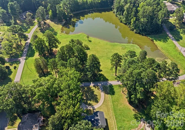 Photo 2 of Single family home for sale at 737 Lakeview Dr, Henderson, NC 27536 | MLS# 4421733 | Listing updated on 2026-10-17