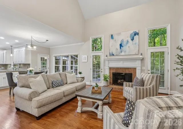 Photo 3 of Single family home for sale at 5385 Stone Brk Ct, Davidson, NC 28036 | MLS# 4421777 | Listing updated on 2026-10-02