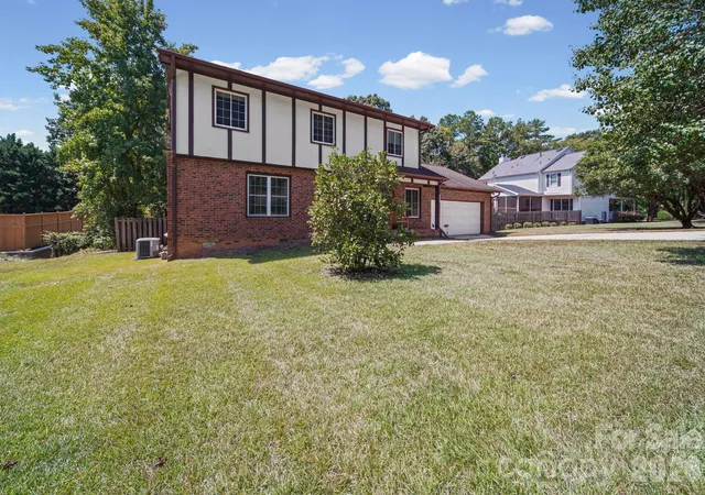 Photo 3 of Single family home for sale at 3177 Wimbledon Ln, Rock Hill, SC 29732 | MLS# 4421779 | Listing updated on 2026-10-05