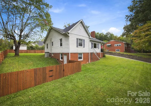 Photo 1 of Single family home for sale at 214 Morehead St, Morganton, NC 28655 | MLS# 4421785 | Listing updated on 2026-10-22