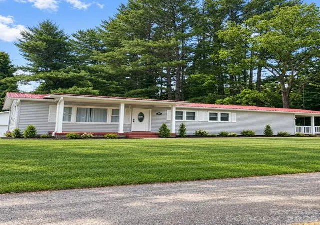 Photo 1 of Single family home for sale at 93 Valley View Cir, Waynesville, NC 28786 | MLS# 4421787 | Listing updated on 2026-09-05
