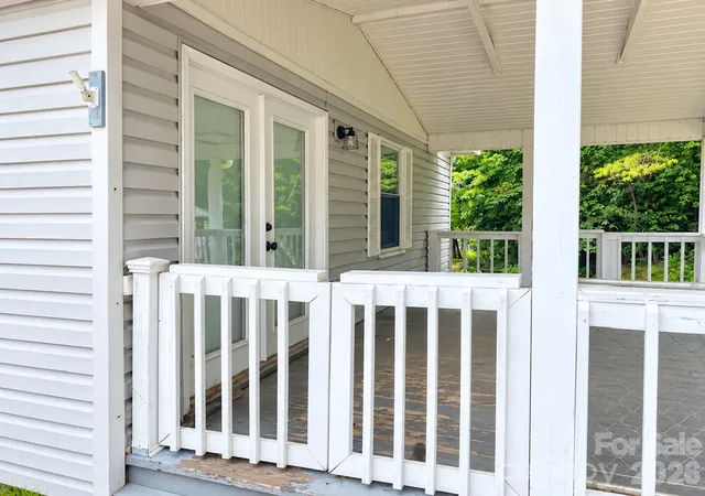 Photo 3 of Single family home for sale at 93 Valley View Cir, Waynesville, NC 28786 | MLS# 4421787 | Listing updated on 2026-09-05