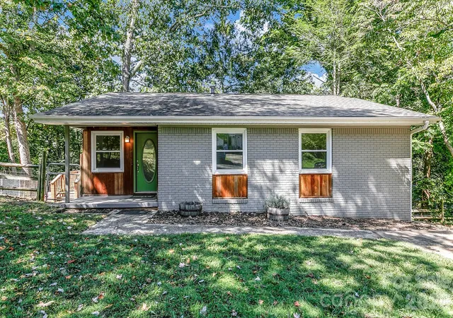 Photo 1 of Single family home for sale at 16 Merlin Way, Asheville, NC 28806 | MLS# 4421795 | Listing updated on 2026-09-23