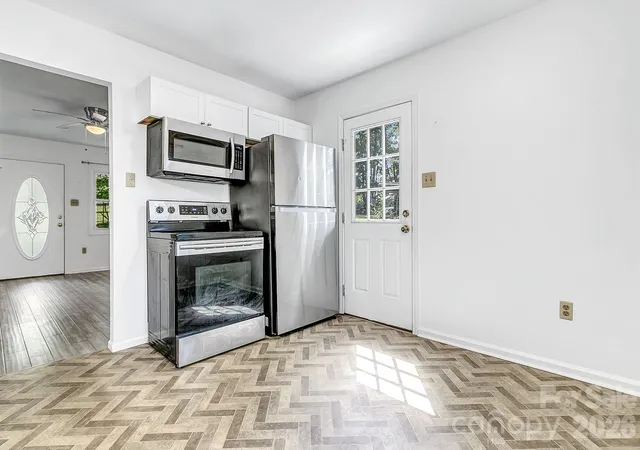 Photo 3 of Single family home for sale at 16 Merlin Way, Asheville, NC 28806 | MLS# 4421795 | Listing updated on 2026-09-23