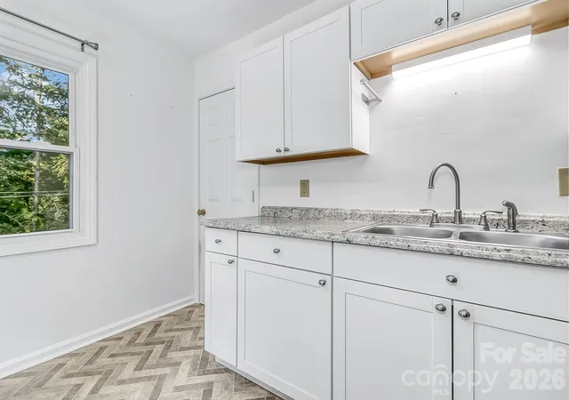 Photo 4 of Single family home for sale at 16 Merlin Way, Asheville, NC 28806 | MLS# 4421795 | Listing updated on 2026-09-23
