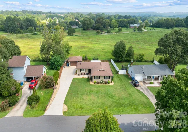 Photo 1 of Single family home for sale at 5000 Forest Ridge Dr, Hickory, NC 28602 | MLS# 4421800 | Listing updated on 2026-09-05