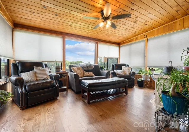 Photo 3 of Single family home for sale at 5000 Forest Ridge Dr, Hickory, NC 28602 | MLS# 4421800 | Listing updated on 2026-09-05
