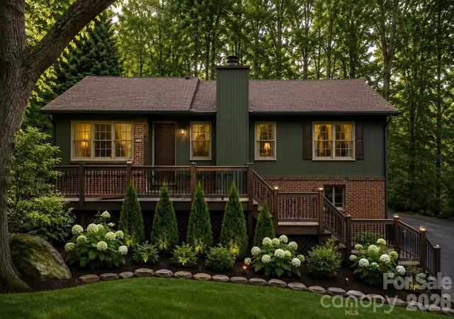Photo 2 of Single family home for sale at 636 Goldview Dr, Hendersonville, NC 28791 | MLS# 4421812 | Listing updated on 2026-09-07