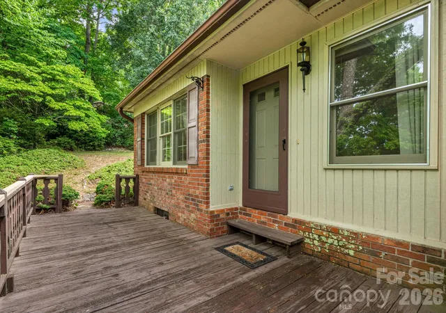 Photo 3 of Single family home for sale at 636 Goldview Dr, Hendersonville, NC 28791 | MLS# 4421812 | Listing updated on 2026-09-07