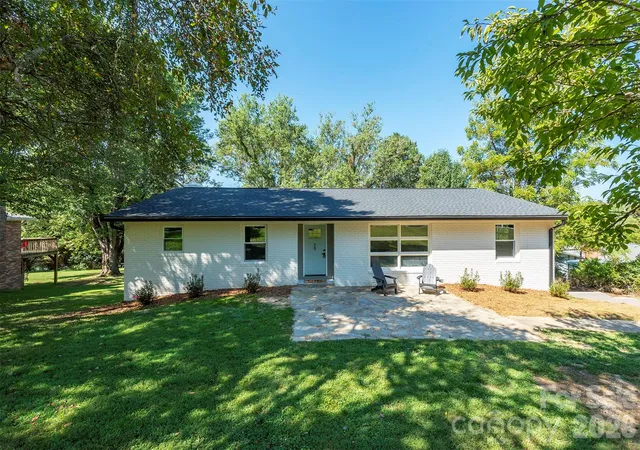 Photo 3 of Single family home for sale at 68 Sun Valley Dr, Alexander, NC 28701 | MLS# 4421813 | Listing updated on 2026-09-16