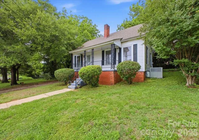 Photo 1 of Single family home for sale at 8512 Colgate Cir, Charlotte, NC 28214 | MLS# 4421835 | Listing updated on 2026-09-16