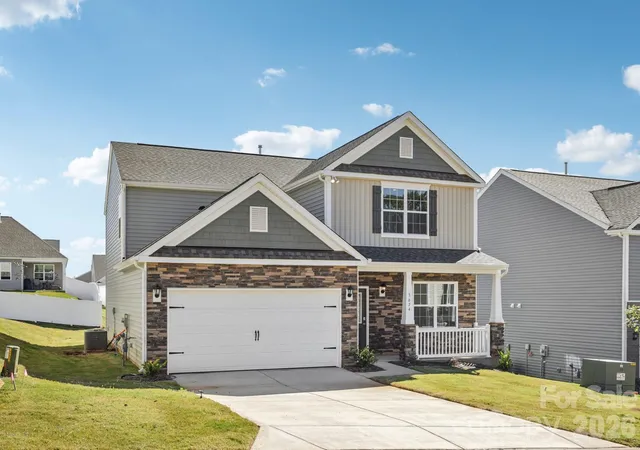 Photo 1 of Single family home for sale at 220 Hyder Ridge Rd, Asheville, NC 28804 | MLS# 4421836 | Listing updated on 2026-10-03