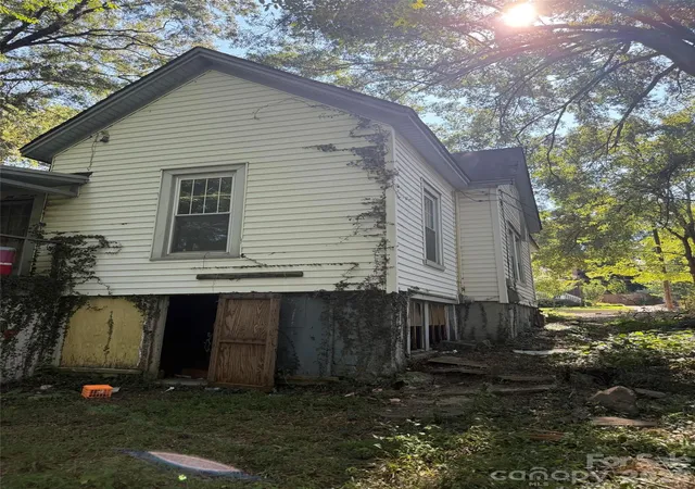 Photo 2 of Single family home for sale at 1823 Seigle Ave, Charlotte, NC 28205 | MLS# 4421841 | Listing updated on 2026-09-05