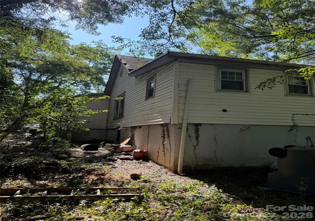 Photo 3 of Single family home for sale at 1823 Seigle Ave, Charlotte, NC 28205 | MLS# 4421841 | Listing updated on 2026-09-05