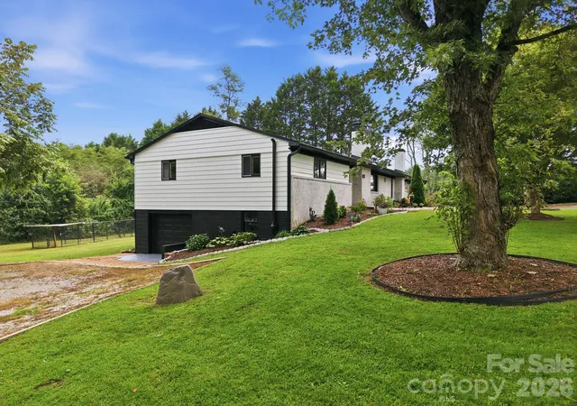 Photo 3 of Single family home for sale at 364 Pace Rd, Hendersonville, NC 28792 | MLS# 4421854 | Listing updated on 2026-09-28