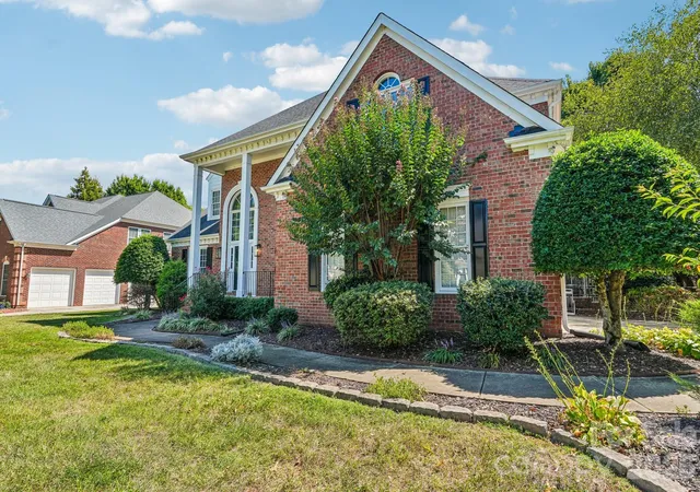 Photo 3 of Single family home for sale at 10204 Vixen Ln, Huntersville, NC 28078 | MLS# 4421870 | Listing updated on 2026-10-08